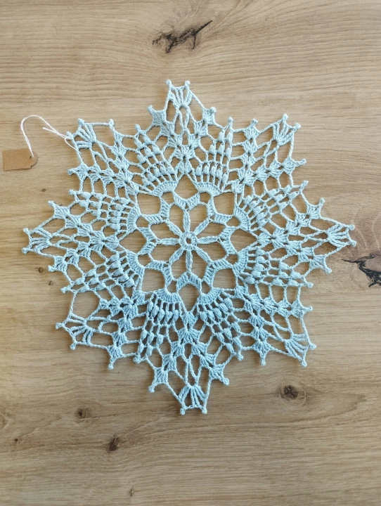 Serwetka szydełkowa BŁĘKITNA, z nici bawełnianej - RĘKODZIEŁO 24 cm