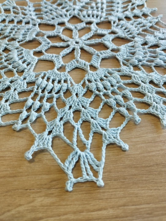 Serwetka szydełkowa BŁĘKITNA, z nici bawełnianej - RĘKODZIEŁO 24 cm