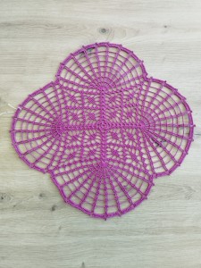 Serwetka szydełkowa RÓŻOWA, z nici bawełnianej - RĘKODZIEŁO 34 cm