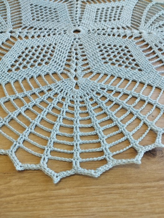 Serwetka szydełkowa BŁĘKITNA, z nici bawełnianej - RĘKODZIEŁO 32 cm