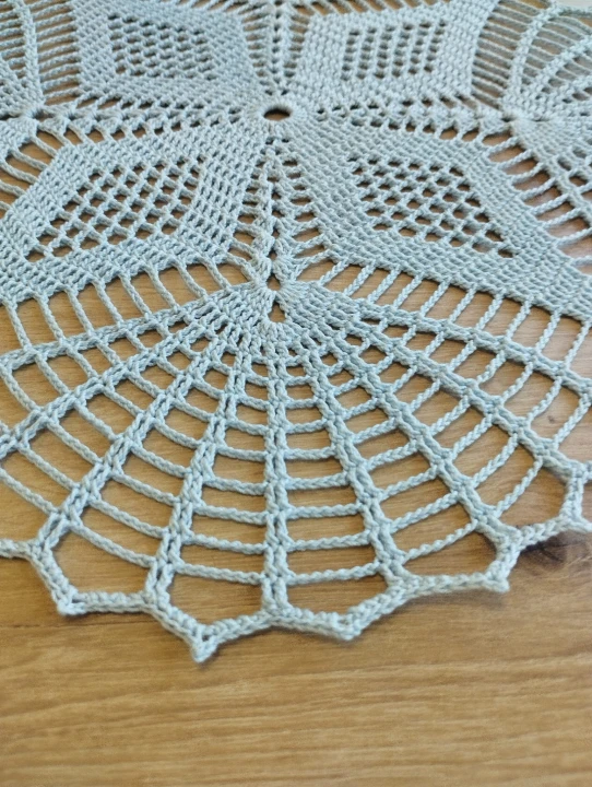 Serwetka szydełkowa BŁĘKITNA, z nici bawełnianej - RĘKODZIEŁO 32 cm