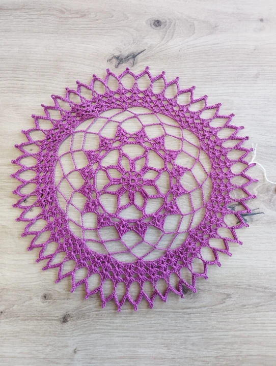 Serwetka szydełkowa RÓŻOWA, z nici bawełnianej - RĘKODZIEŁO 28 cm