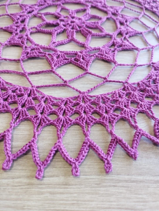 Serwetka szydełkowa RÓŻOWA, z nici bawełnianej - RĘKODZIEŁO 28 cm