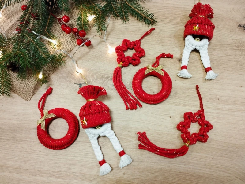 Box świąteczny z ozdobami ze sznurka - Boże Narodzenie - 6 elementów, czerwony