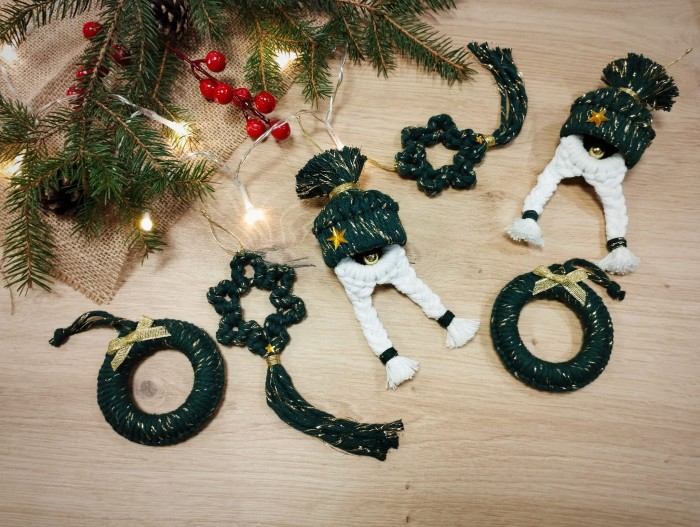 Box świąteczny z ozdobami ze sznurka - Boże Narodzenie - 6 elementów, ciemnozielony ze złotą nitką