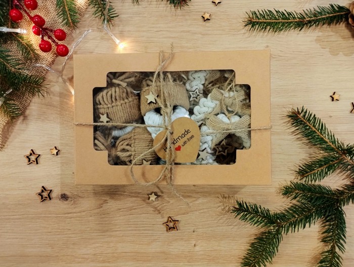 Box świąteczny z ozdobami ze sznurka - Boże Narodzenie - 6 elementów, kremowo-beżowy