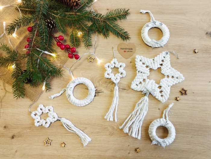 Box świąteczny z ozdobami ze sznurka - Boże Narodzenie - 6 elementów, biały ze srebrną nitką