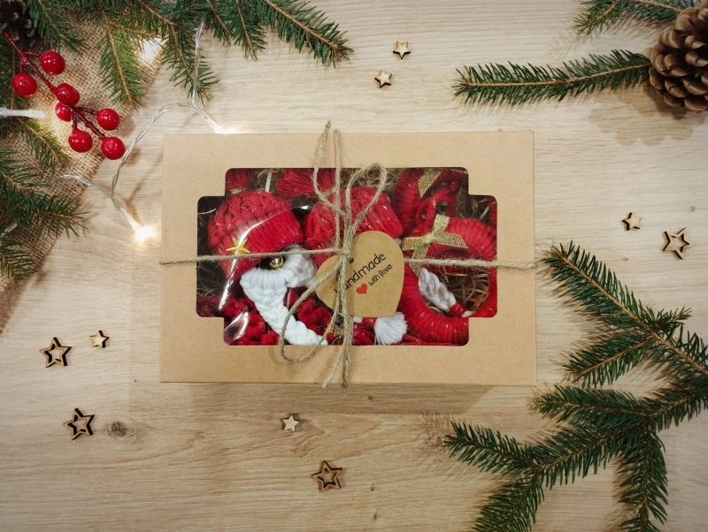 Box świąteczny z ozdobami ze sznurka - Boże Narodzenie - 6 elementów, czerwony