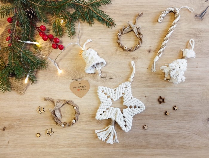 Box świąteczny z ozdobami ze sznurka - Boże Narodzenie - 6 elementów, kremowo-beżowy