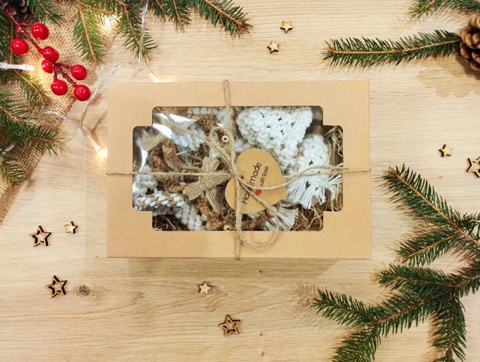 Box świąteczny z ozdobami ze sznurka - Boże Narodzenie - 6 elementów, kremowo-beżowy