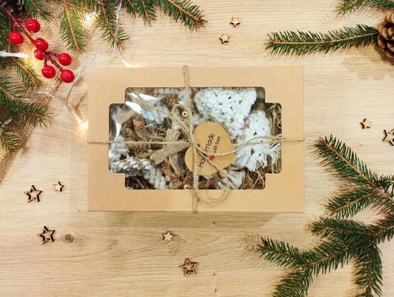 Box świąteczny z ozdobami ze sznurka - Boże Narodzenie - 6 elementów, kremowo-beżowy