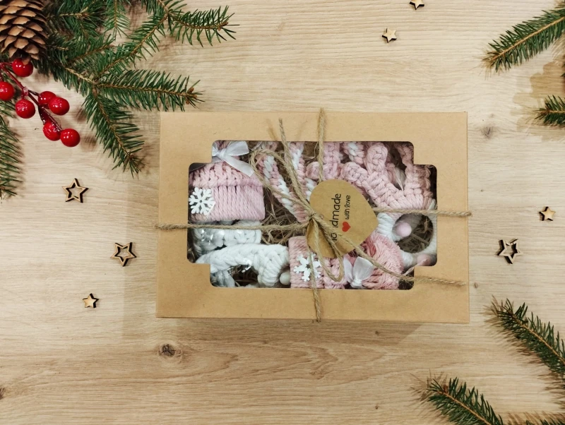 Box świąteczny z ozdobami ze sznurka - Boże Narodzenie - 6 elementów, różowy