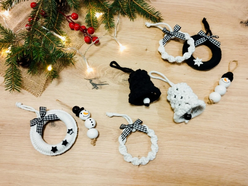 Box świąteczny z ozdobami ze sznurka - Boże Narodzenie - 8 elementów, biało-czarny 2