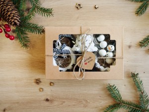 Box świąteczny z ozdobami ze sznurka - Boże Narodzenie - 8 elementów, biało-czarny 2