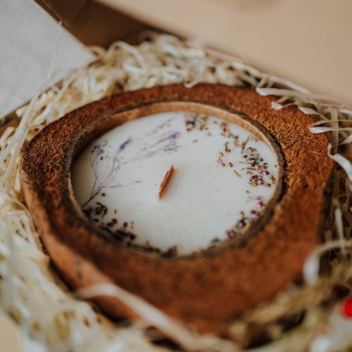 Świeca sojowa w KOKOSIE, duża - Słodkie Magnolie, 600 ml