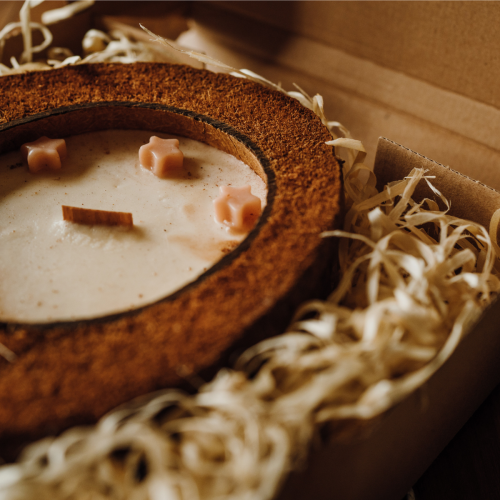 Świeca sojowa w KOKOSIE, duża - Ciasto Dyniowe, 600 ml