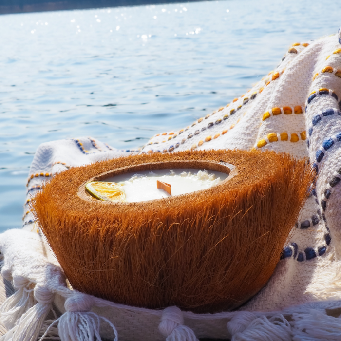 Świeca sojowa w KOKOSIE Z WŁOSEM, duża - Egzotyczna, 600 ml