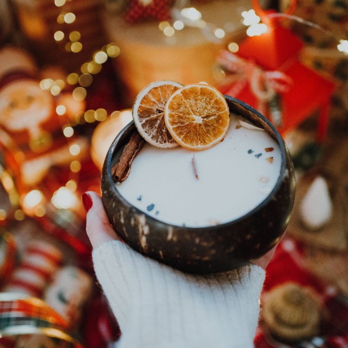 Świeca sojowa w KOKOSIE, duża - Brownie z Pomarańczą, 550 ml