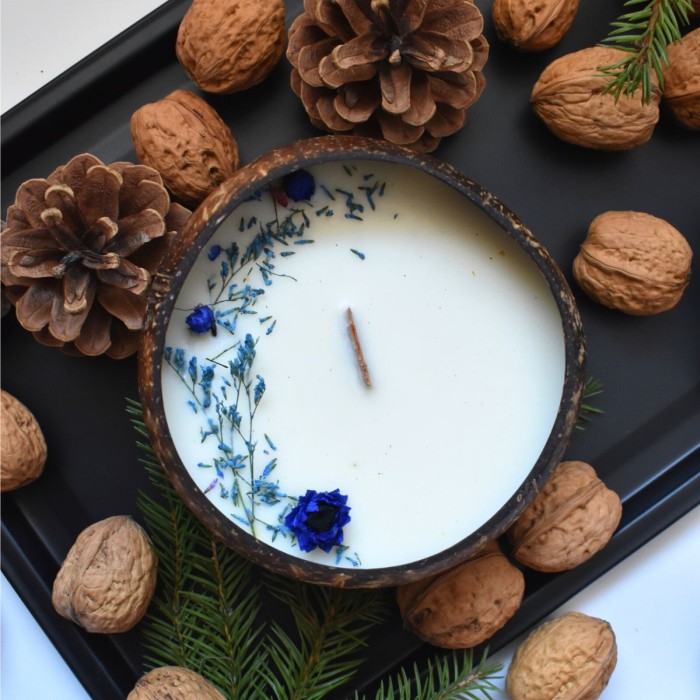 Świeca sojowa w KOKOSIE, duża - Sandalwood/Drzewo Sandałowe, 550 ml