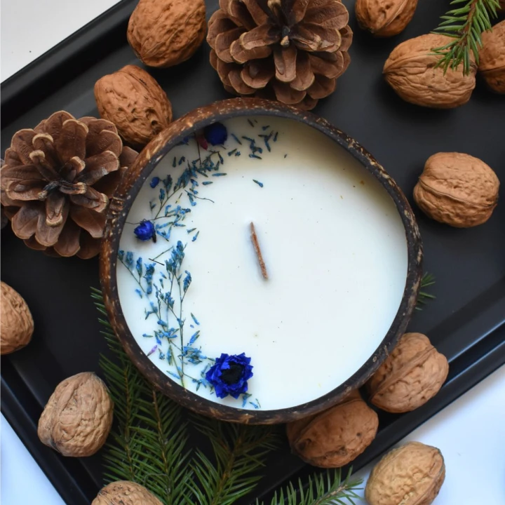 Świeca sojowa w KOKOSIE, duża - Sandalwood/Drzewo Sandałowe, 550 ml