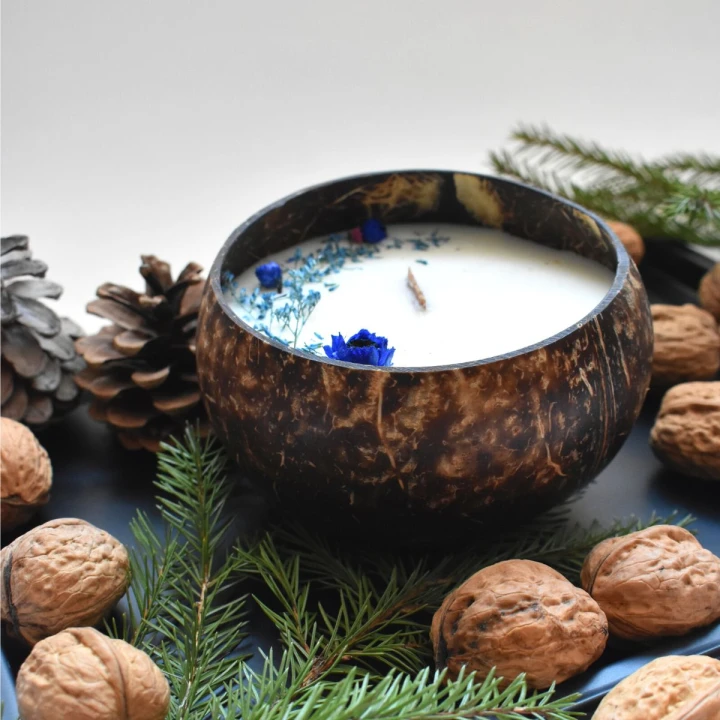 Świeca sojowa w KOKOSIE, duża - Sandalwood/Drzewo Sandałowe, 550 ml