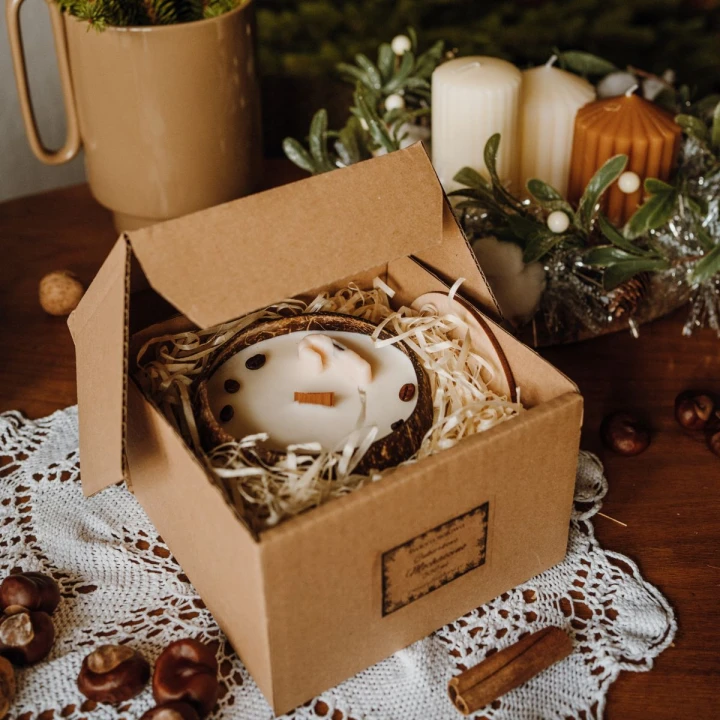 Świeca sojowa w KOKOSIE, duża - Cukierkowe Mochaccino, 550 ml