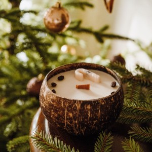 Świeca sojowa w KOKOSIE, duża - Cukierkowe Mochaccino, 550 ml