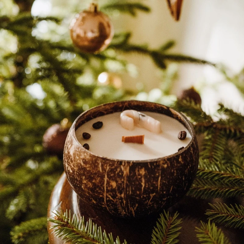 Świeca sojowa w KOKOSIE, duża - Cukierkowe Mochaccino, 550 ml