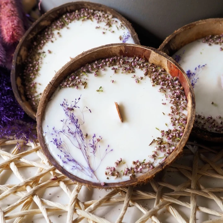 Świeca sojowa w KOKOSIE - Słodkie Magnolie, 300 ml