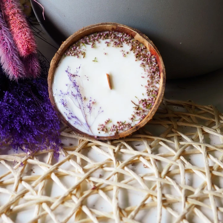 Świeca sojowa w KOKOSIE - Słodkie Magnolie, 300 ml