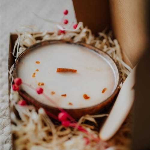 Świeca sojowa w KOKOSIE - Pudrowy Uśmiech, 300 ml