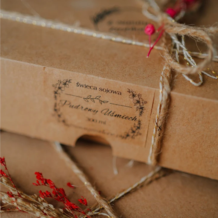 Świeca sojowa w KOKOSIE - Pudrowy Uśmiech, 300 ml