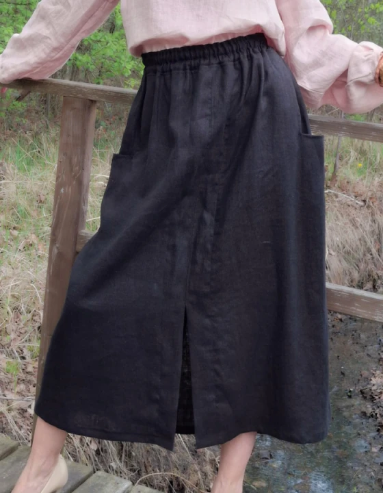 Spódnica z rozcięciem z przodu i kieszeniami, czarna LEN 100% - rozmiar uniwersalny