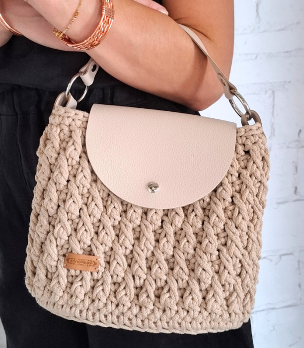 torebka_pleciona_kuferek_bezowa