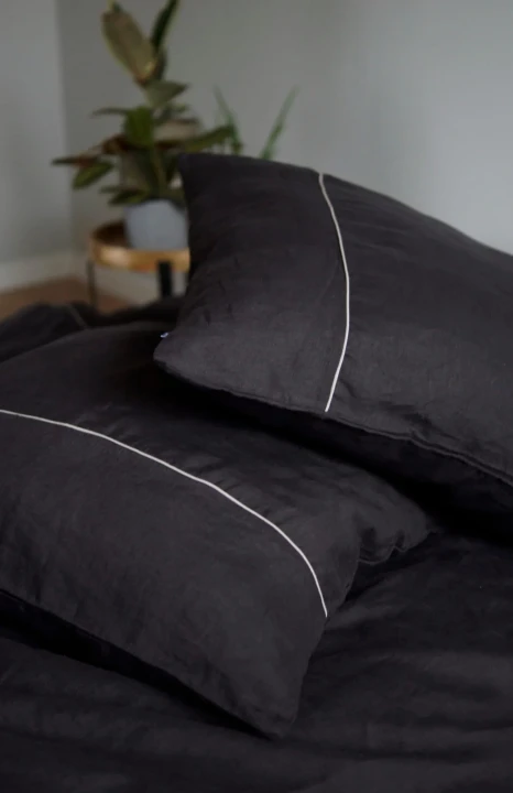 Lniana Poszewka na poduszkę 50 x 60 cm - CZARNE ESPRESSO z lamówką / na zakładkę