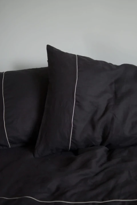 Lniana Poszewka na poduszkę 50 x 60 cm - CZARNE ESPRESSO z lamówką / na zakładkę