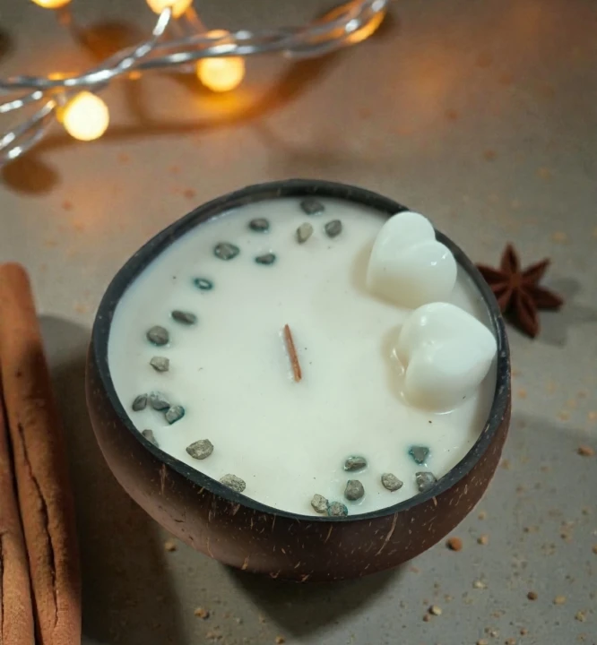 Świeca sojowa w kokosie PIERNIKOWA 550ml