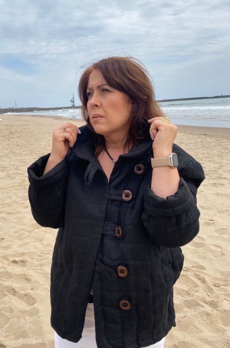 KURTKA/KRÓTKI PŁASZCZYK OCIEPLANY z lnu, KUBEŁKOWY czarny, rozmiar UNIWERSALNY