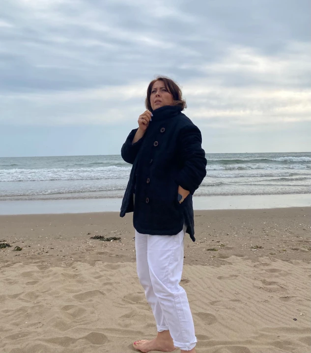 KURTKA/KRÓTKI PŁASZCZYK OCIEPLANY z lnu, KUBEŁKOWY czarny, rozmiar UNIWERSALNY