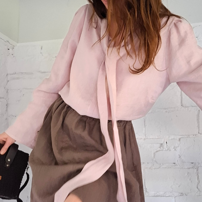 Bluzka koszulowa damska, mglisty róż LEN 100% - z wiązaniem pod szyją / rozmiar M