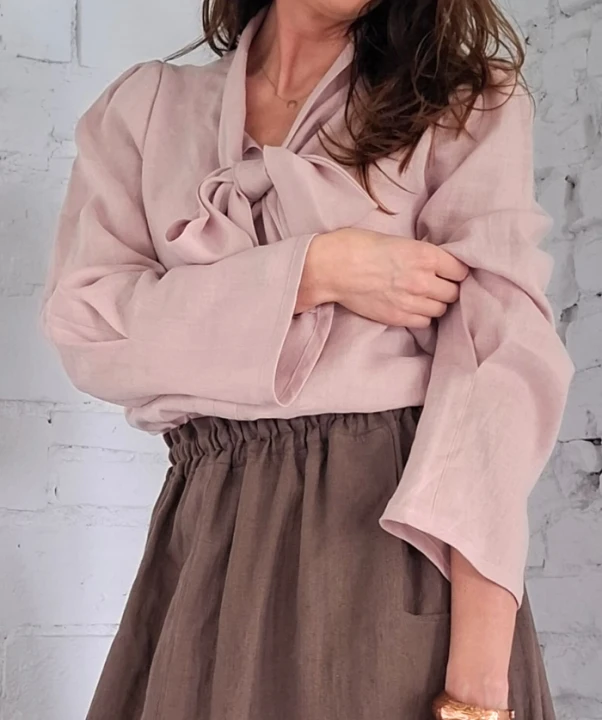 Bluzka koszulowa damska, mglisty róż LEN 100% - z wiązaniem pod szyją / rozmiar M