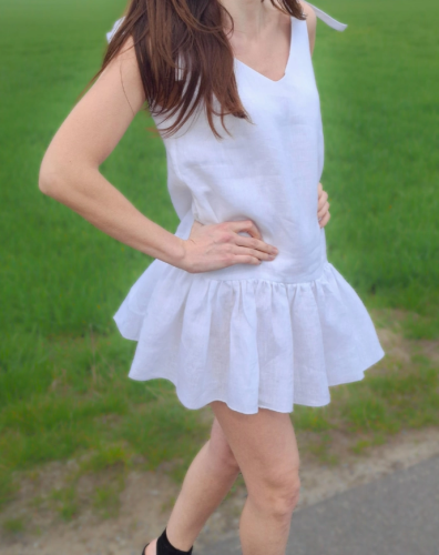 Lniana Sukienka na wiązanych ramiączkach, Z FALBANAMI - biała