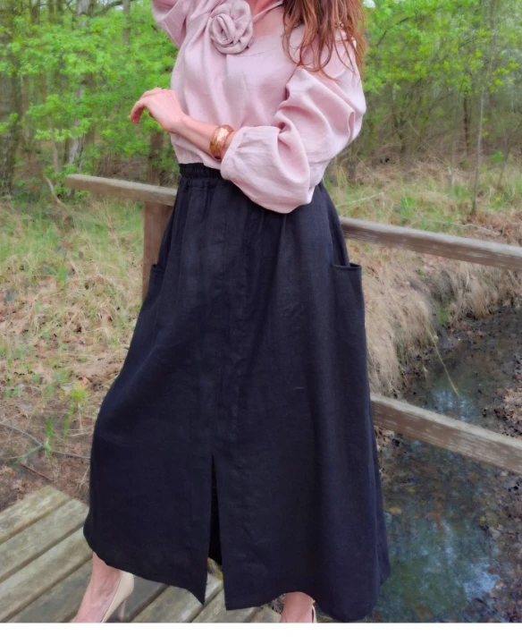 Spódnica z rozcięciem z przodu i kieszeniami, czarna LEN 100% - rozmiar uniwersalny