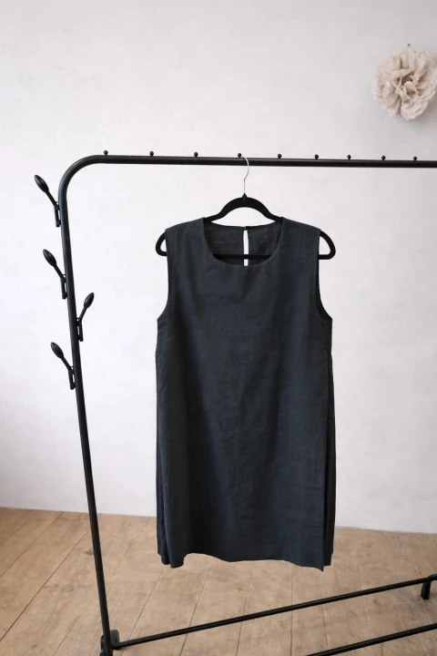 Lniana Sukienka minimalistyczna - TRAPEZOWA, czarna