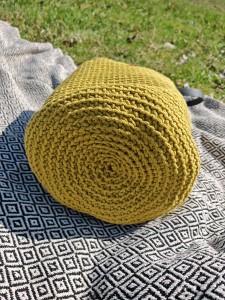 Torebka pleciona Shopper z czarnymi uchwytami oraz zapięciem z ekoskóry,kolor karambola, rękodzieło