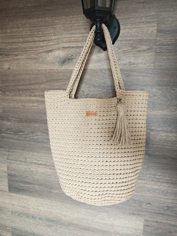 Torba pleciona ze sznurka bawełnianego z chwostem, beżowa, rękodzieło