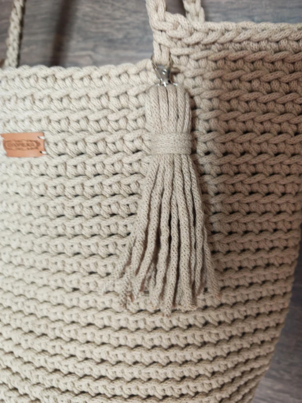 Torba pleciona ze sznurka bawełnianego z chwostem, beżowa, rękodzieło