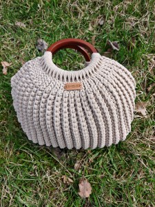 Torebka / koszyk pleciony ze sznurka bawełnianego w kształcie muszli, rękodzieło