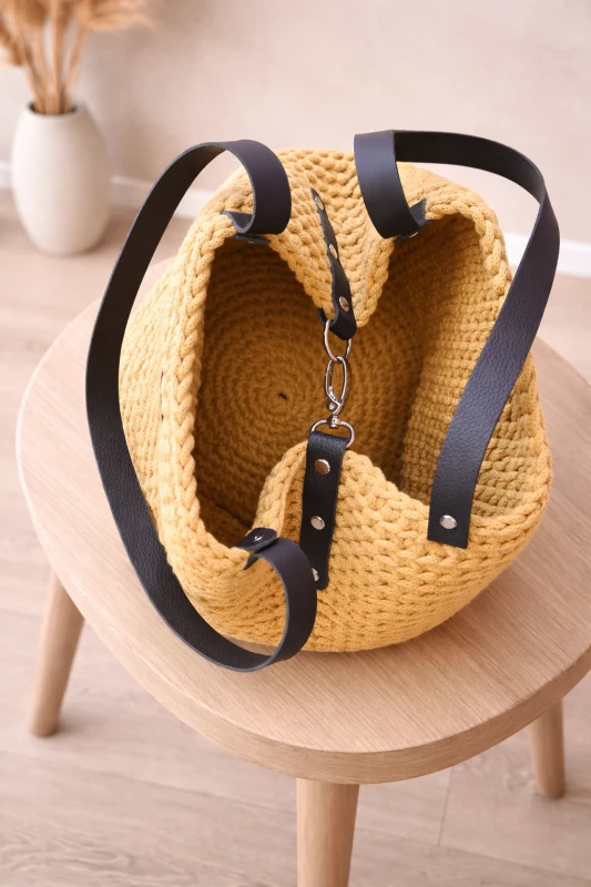 Torebka pleciona Shopper z czarnymi uchwytami oraz zapięciem z ekoskóry,kolor karambola, rękodzieło