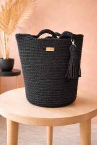 Torba pleciona ze sznurka bawełnianego z chwostem, czarna, rękodzieło